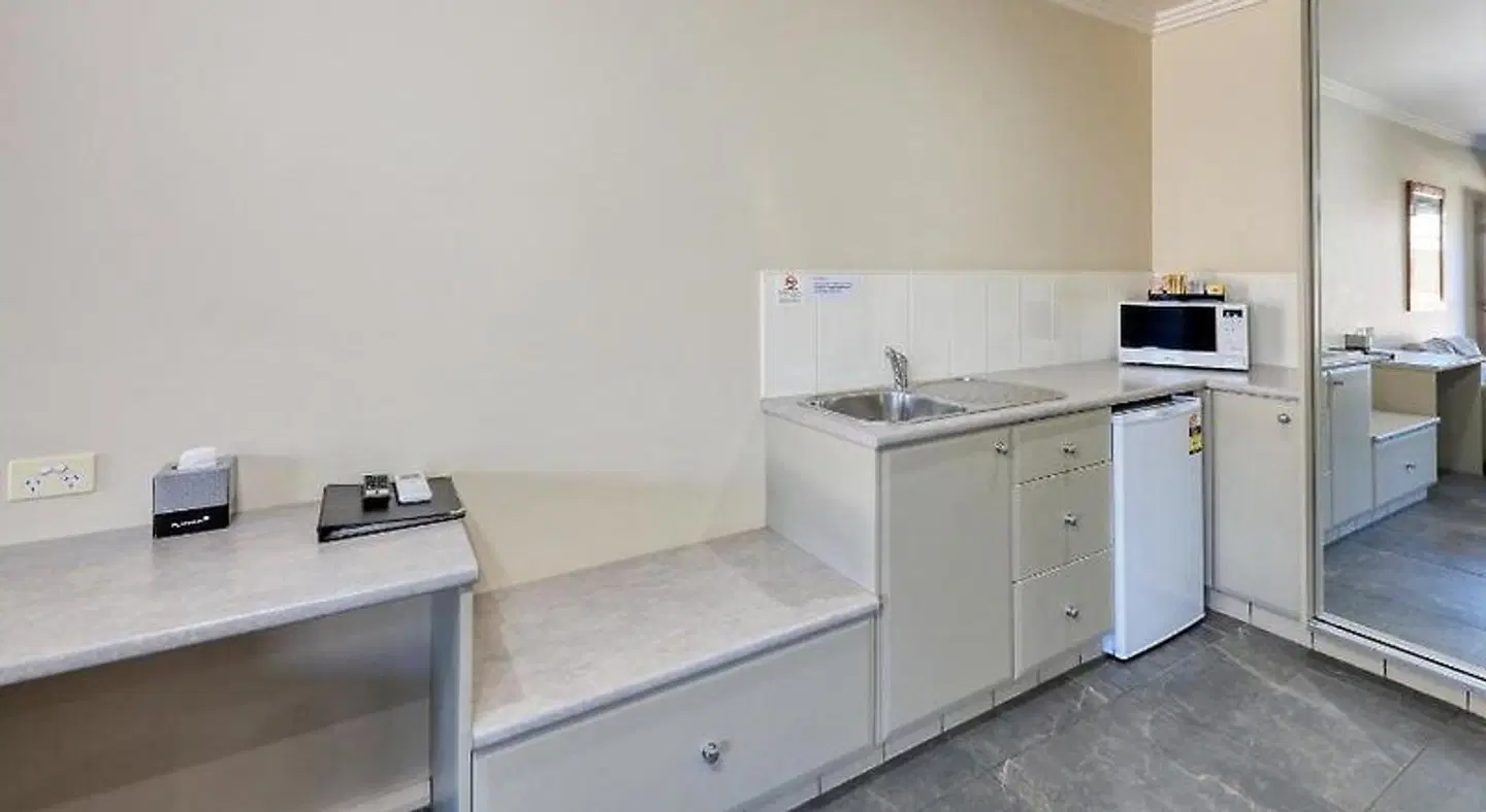 The Saltbush Motor Inn ROOM_EXAMPLE