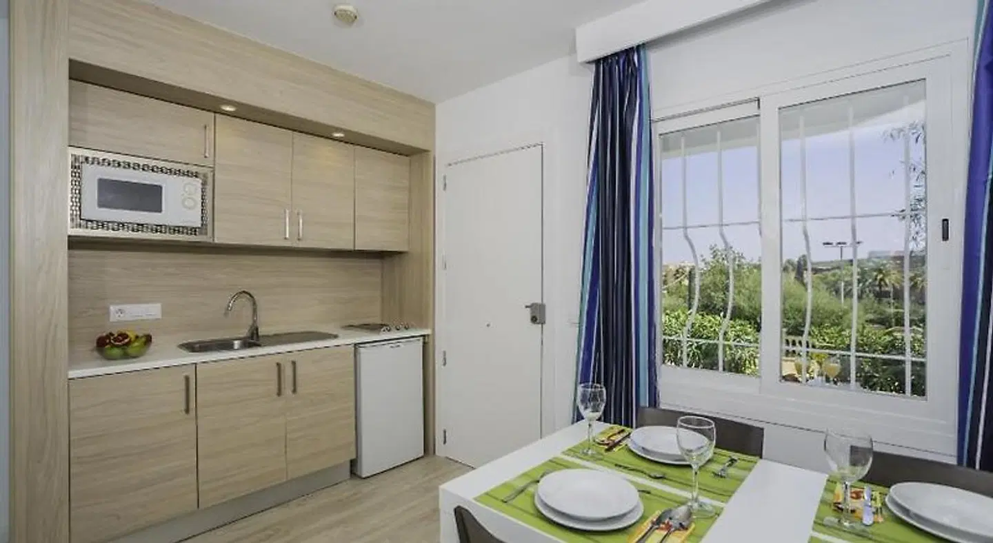 Holiday Center BATHROOM