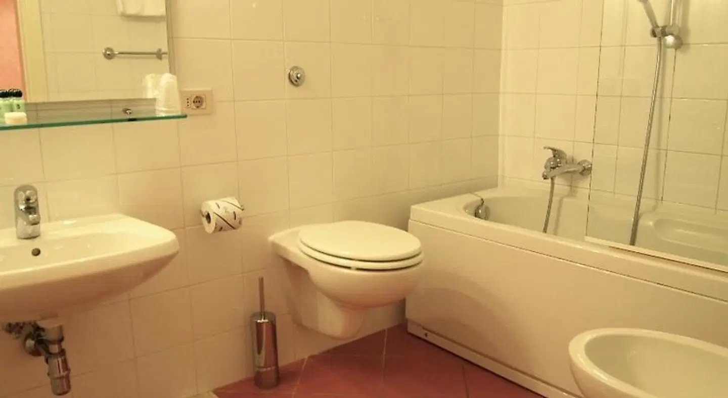 Hotel Bel Soggiorno BATHROOM