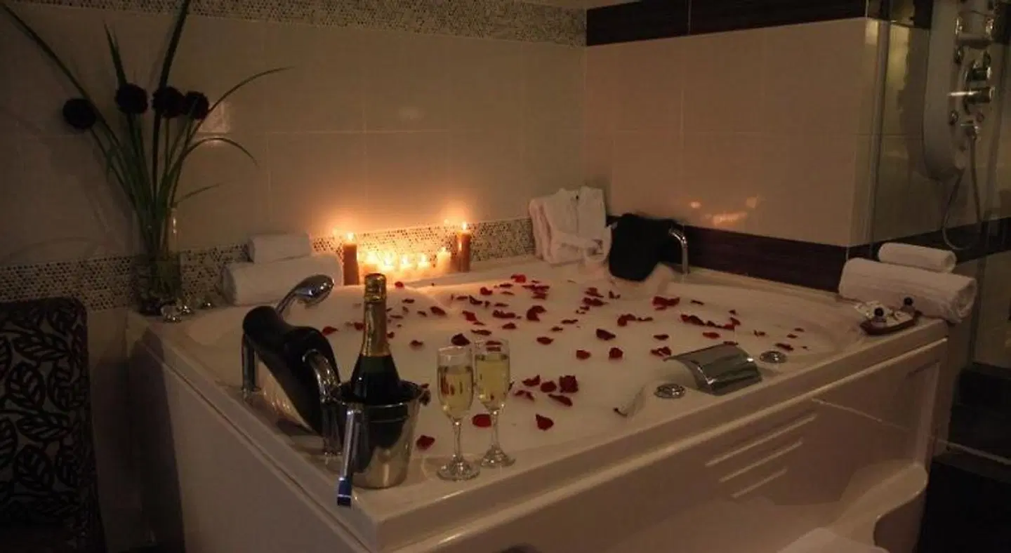 RIVERA INN HOTEL ROOM_EXAMPLE