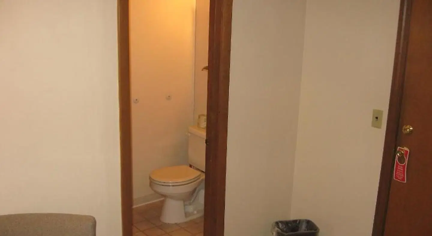 Big Bears Lodge BATHROOM