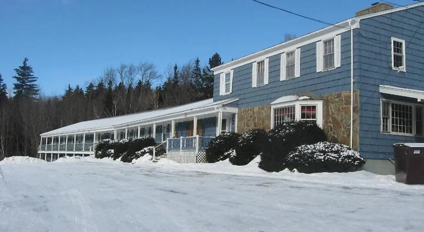 Big Bears Lodge EXTERIOR