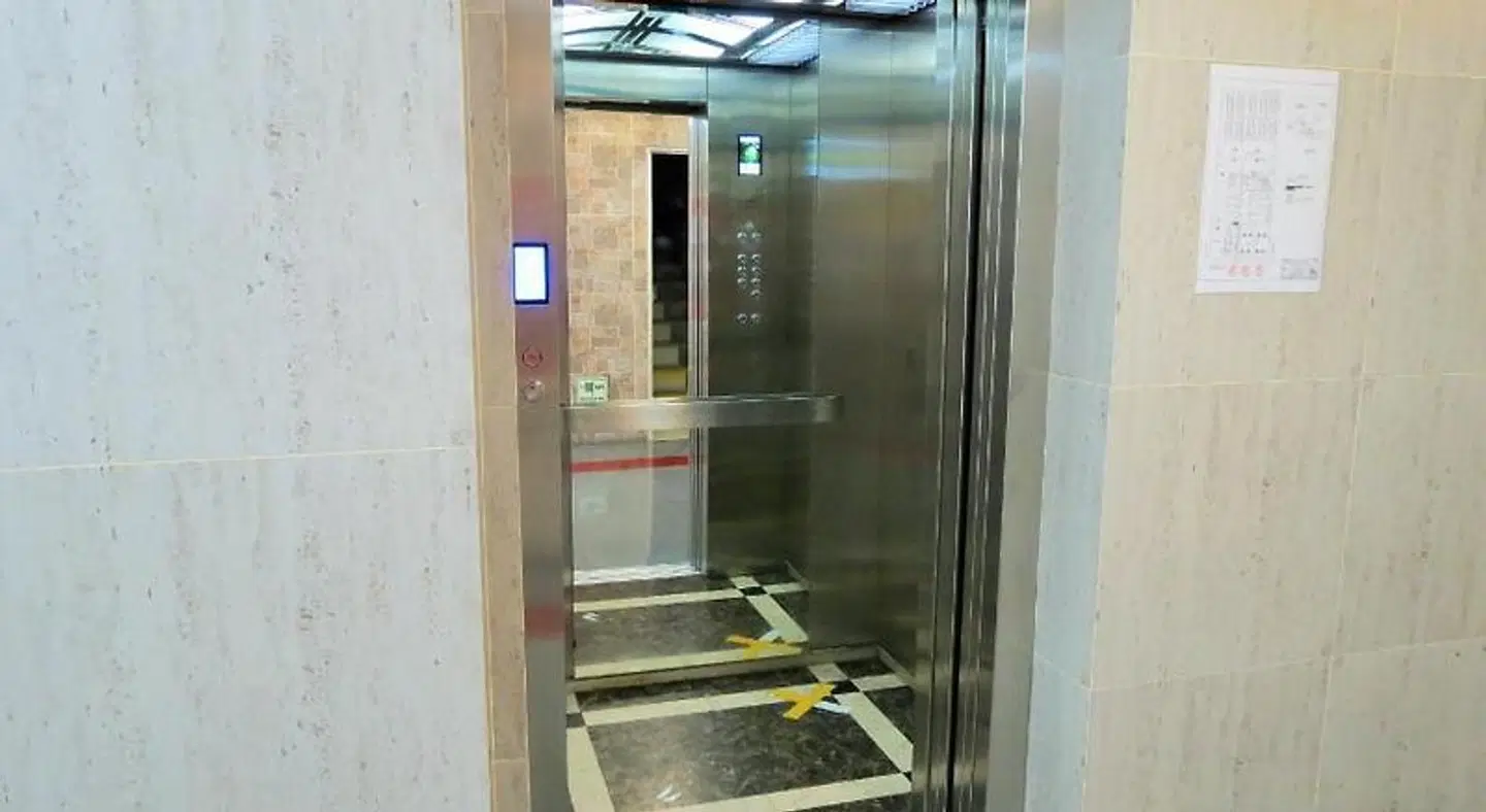 HOTEL ESTRELLA BATHROOM