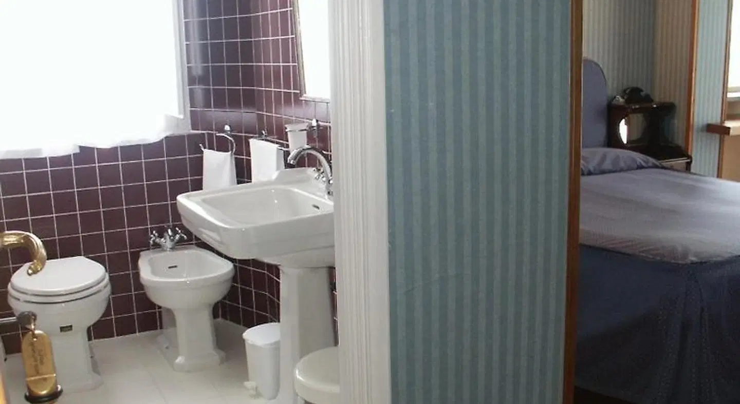 Gattapone BATHROOM