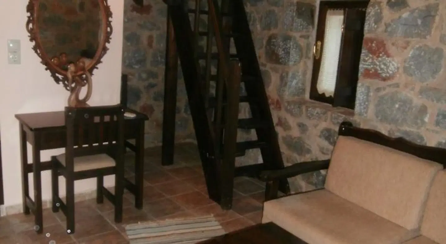 Pirgoi Edem ROOM_EXAMPLE