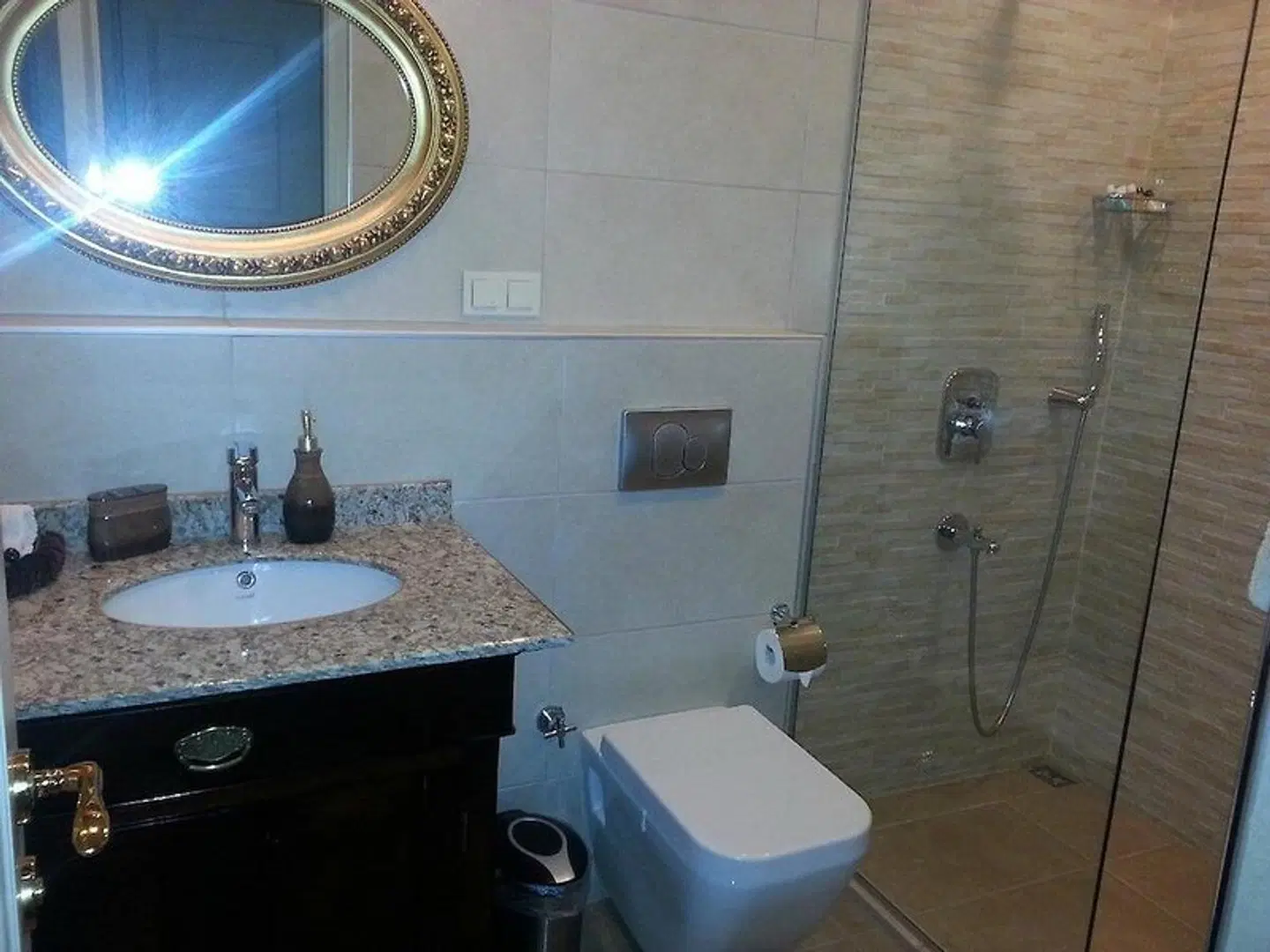 Dila Suites BATHROOM