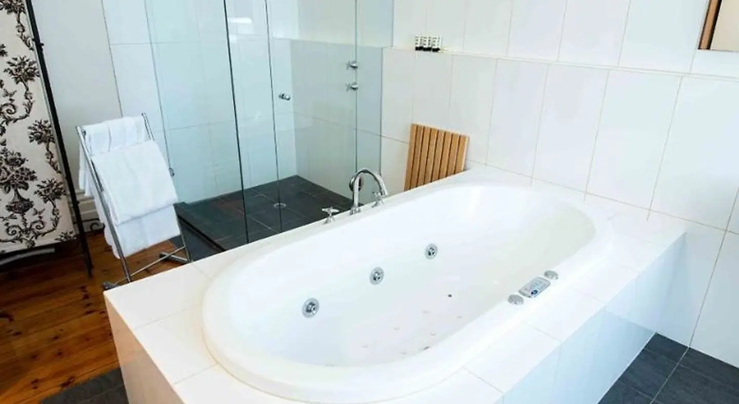 Park Hotel BATHROOM