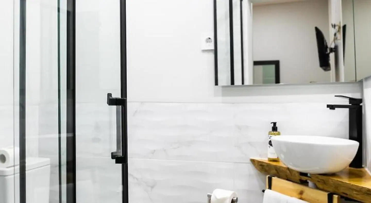 Angels Inn Guesthouse BATHROOM