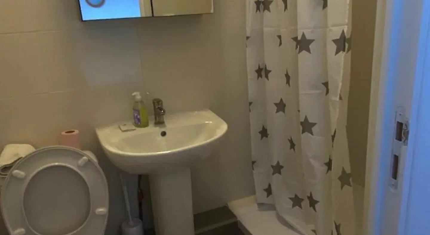 Isvara Restaurant & Hotel BATHROOM