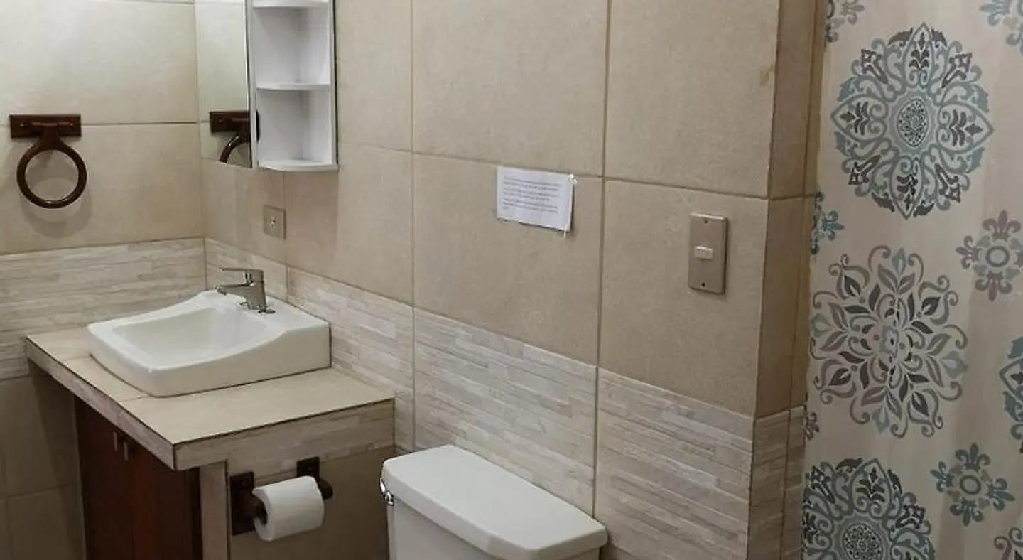 CONDOMINIO VILLA HERMOSA BATHROOM