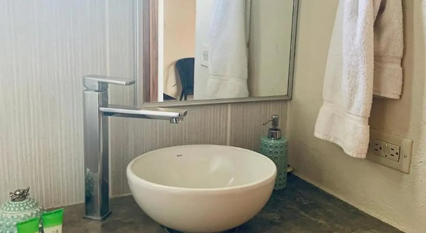 Ten North Tamarindo Beach Hotel BATHROOM