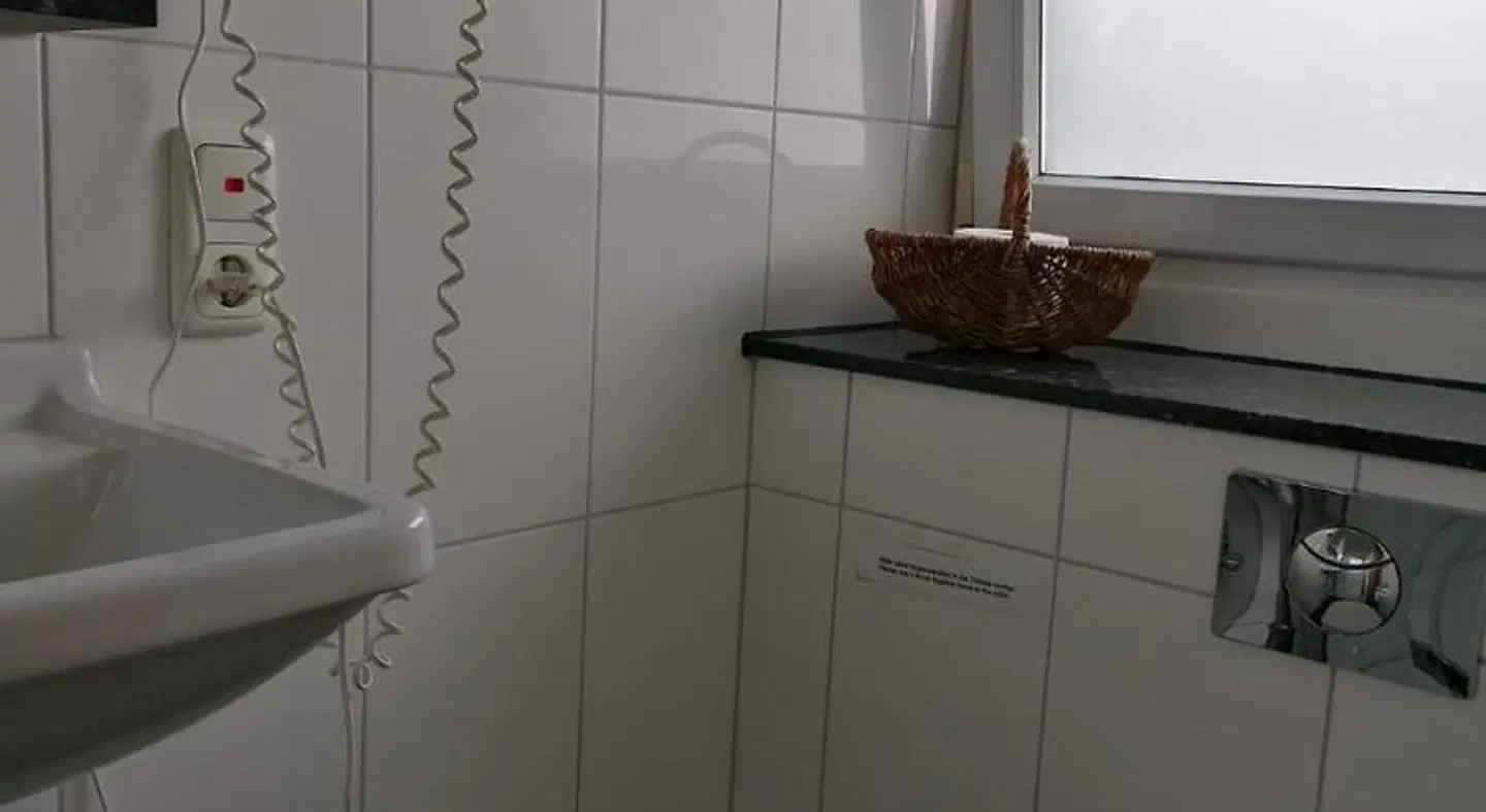 Jeje und Anna's Eifel Haus B&B BATHROOM