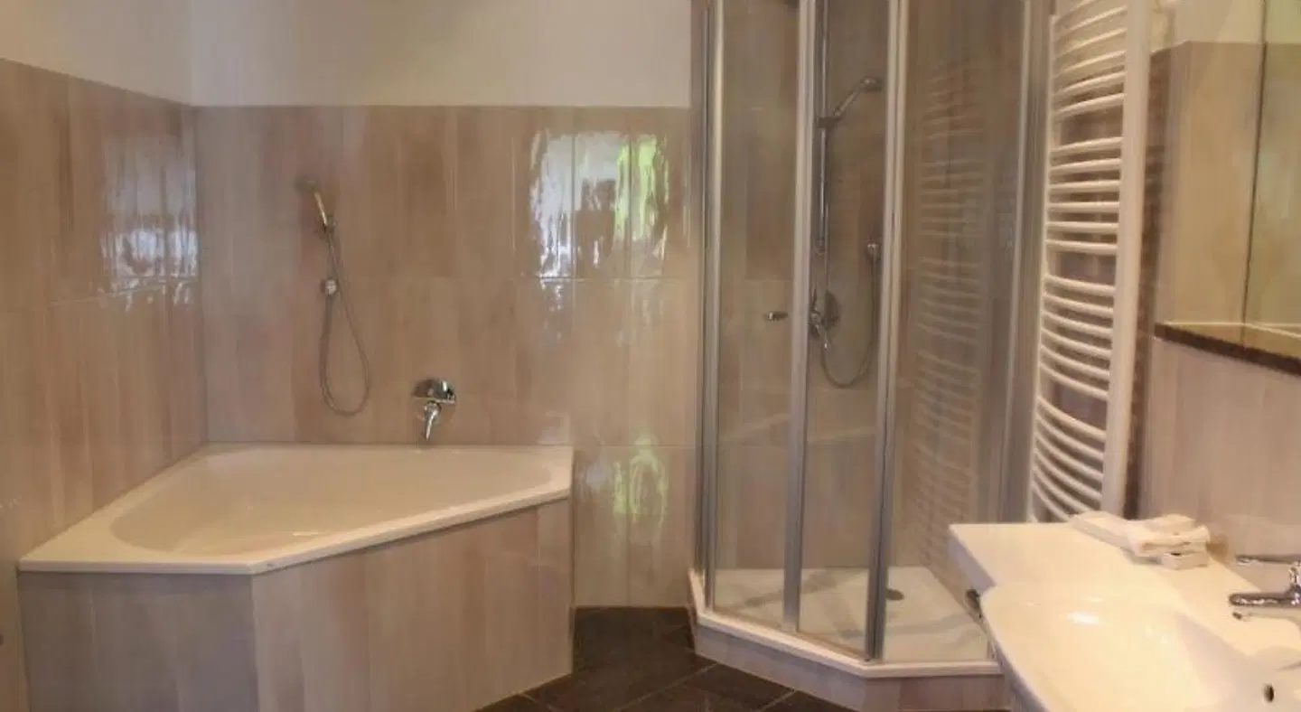 Hotel BurgGartenpalais BATHROOM