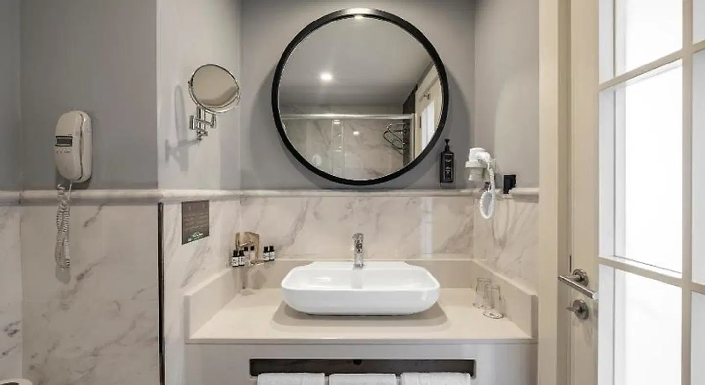 The Raga Side BATHROOM