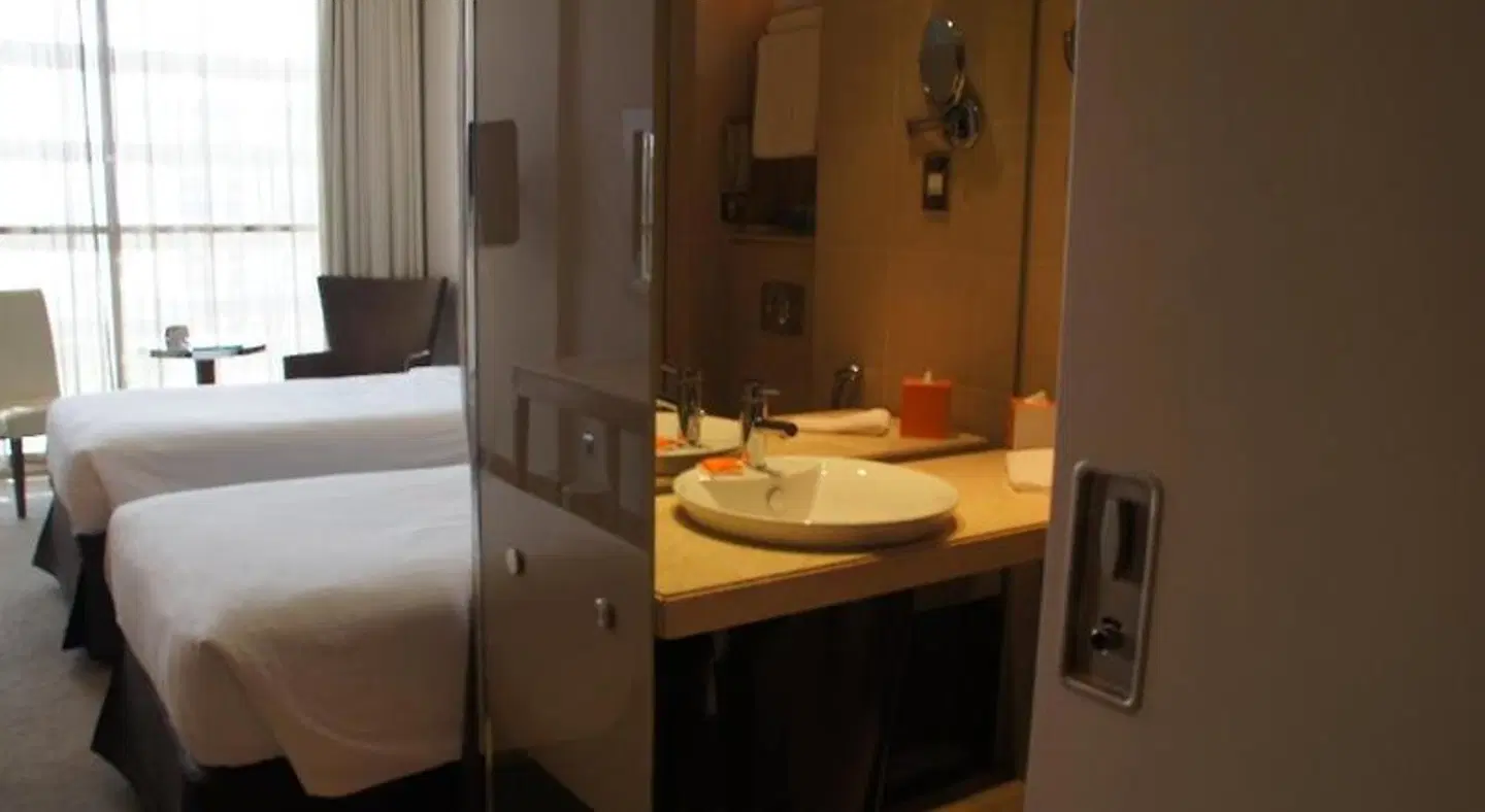 Yas Plaza Circuit by IHG BATHROOM