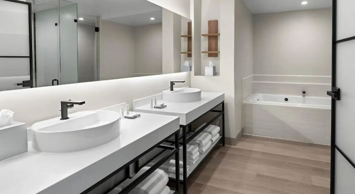 San Juan Marriott Resort & Stellaris Casino BATHROOM