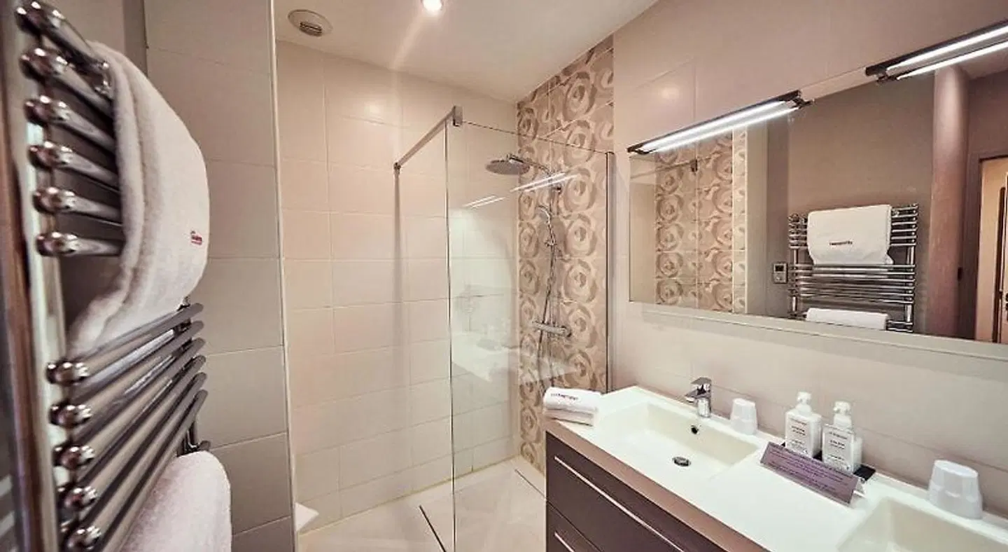 Les Maritonnes BATHROOM