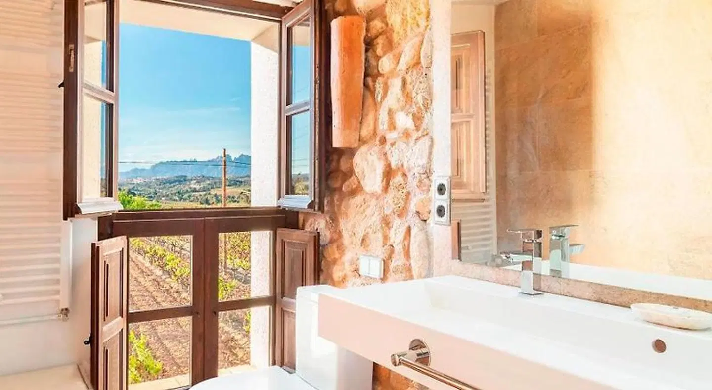 Masia Can Canyes & Spa BATHROOM
