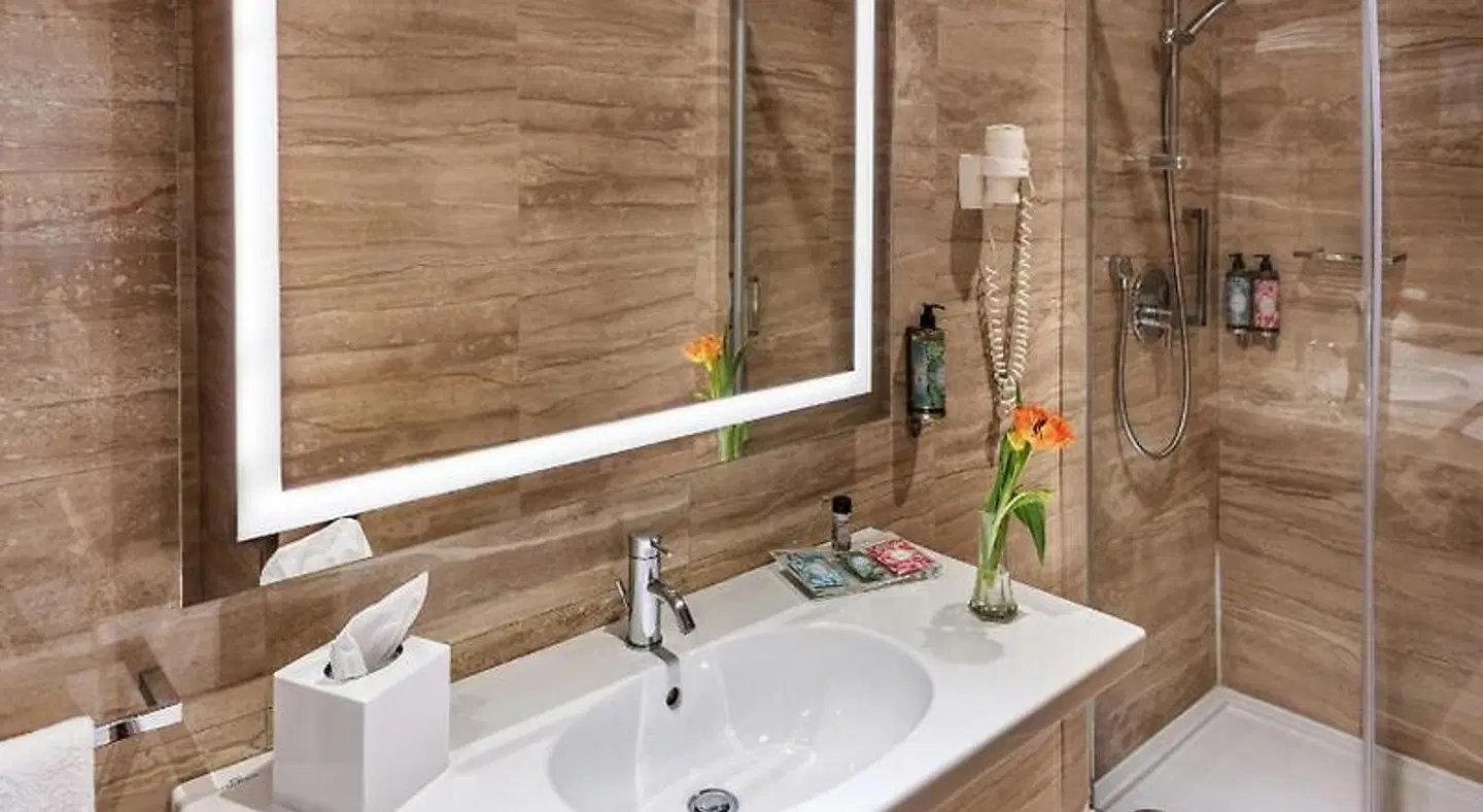 Starhotels Terminus BATHROOM