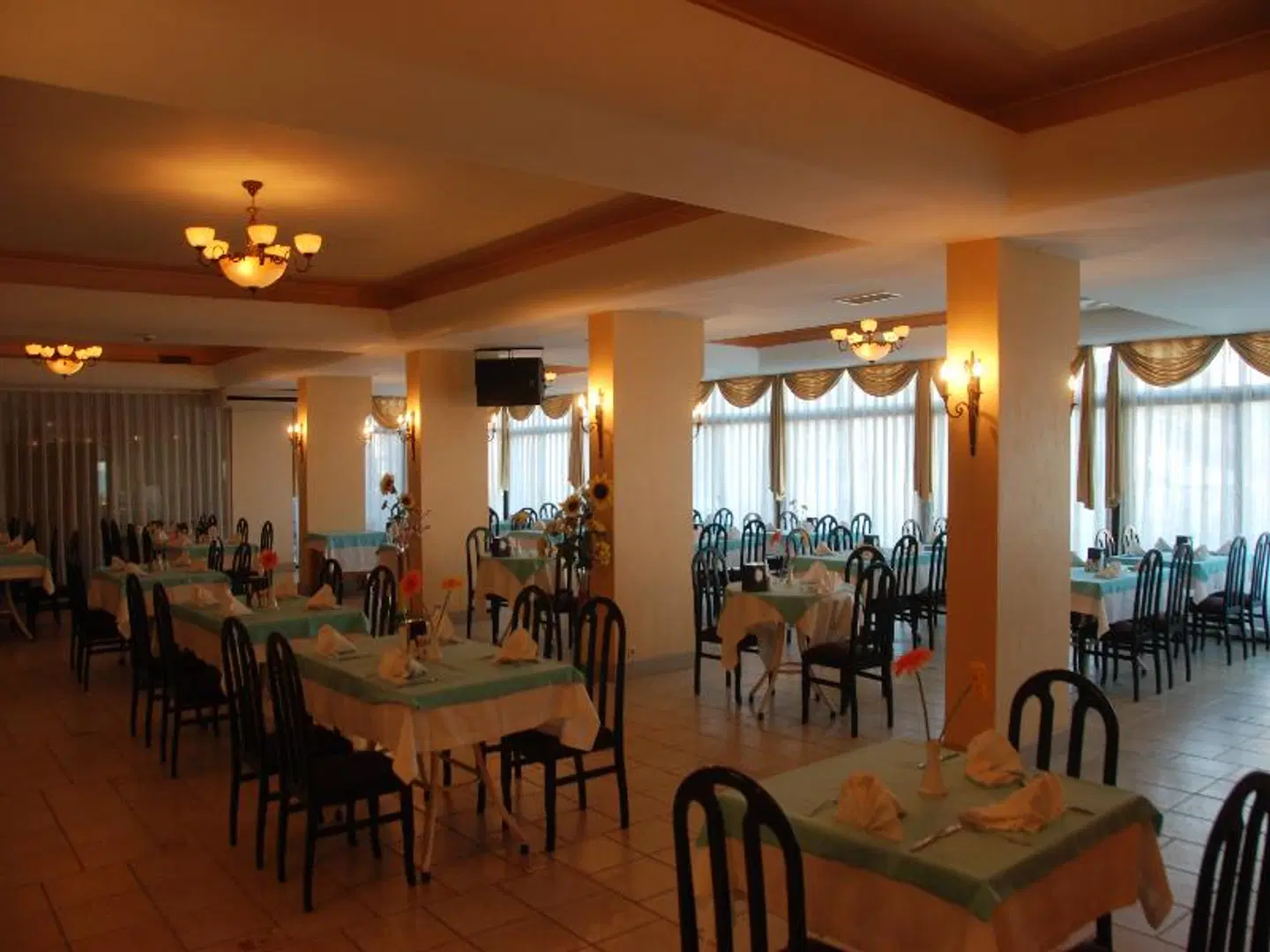 Derici Hotel RESTAURANT