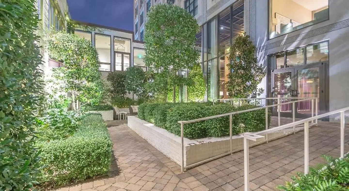Proximity Hotel EXTERIOR