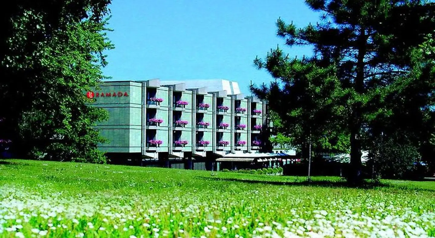 Ramada Nürnberg Parkhotel EXTERIOR