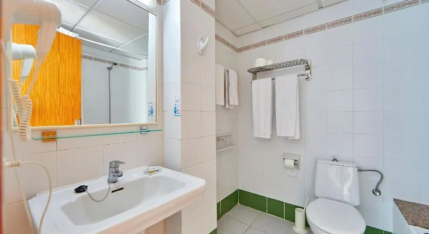 Gavimar Ariel Chico BATHROOM