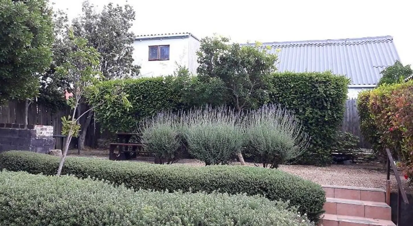 Gansbaai Town Lodge GARDEN