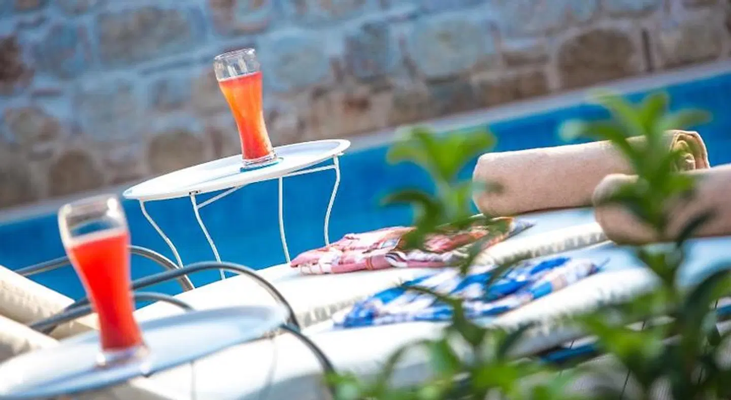 Char Me Boutique Hotel OUTDOOR_POOL