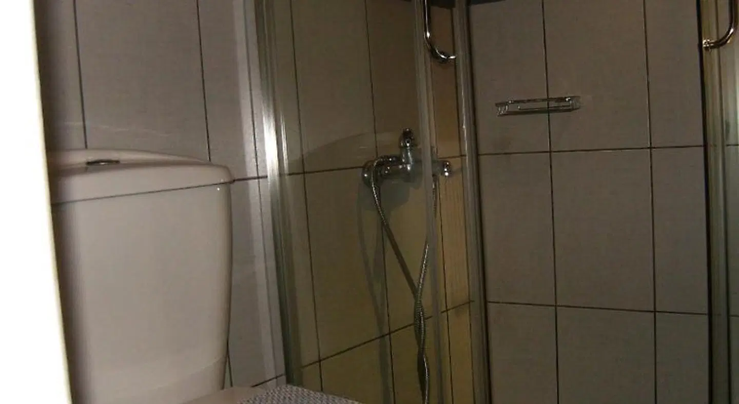 Smaragdi BATHROOM