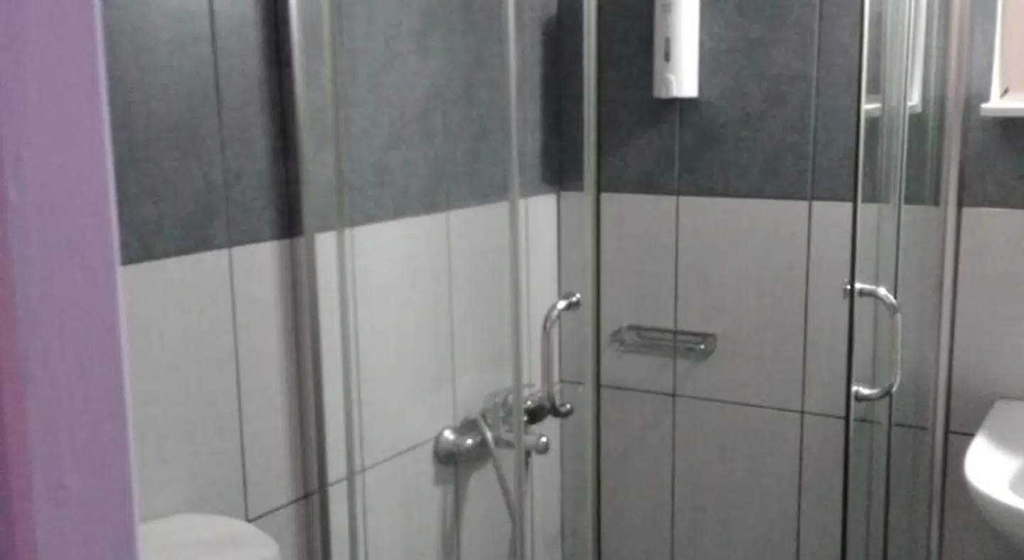 Smaragdi BATHROOM