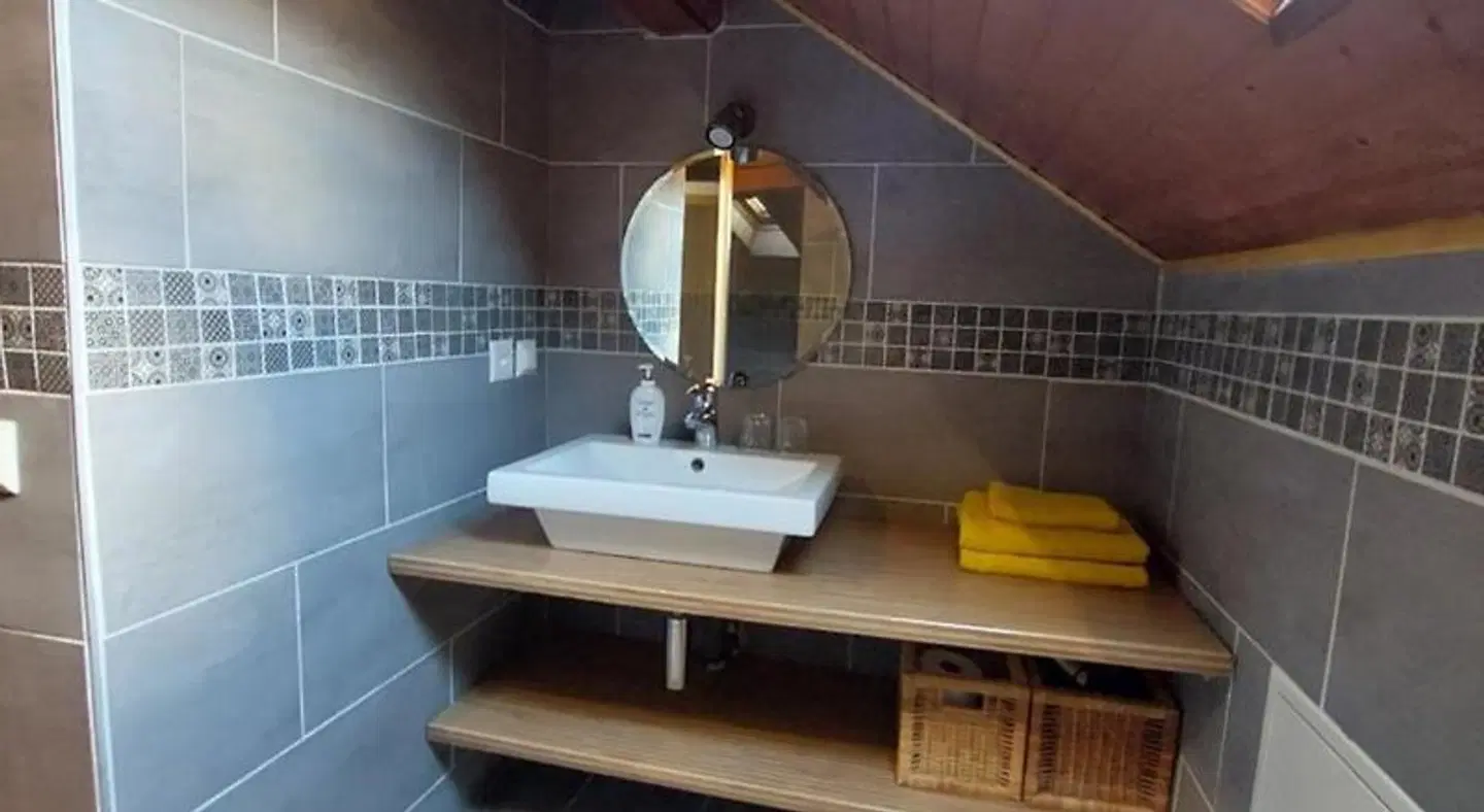Bursins BATHROOM