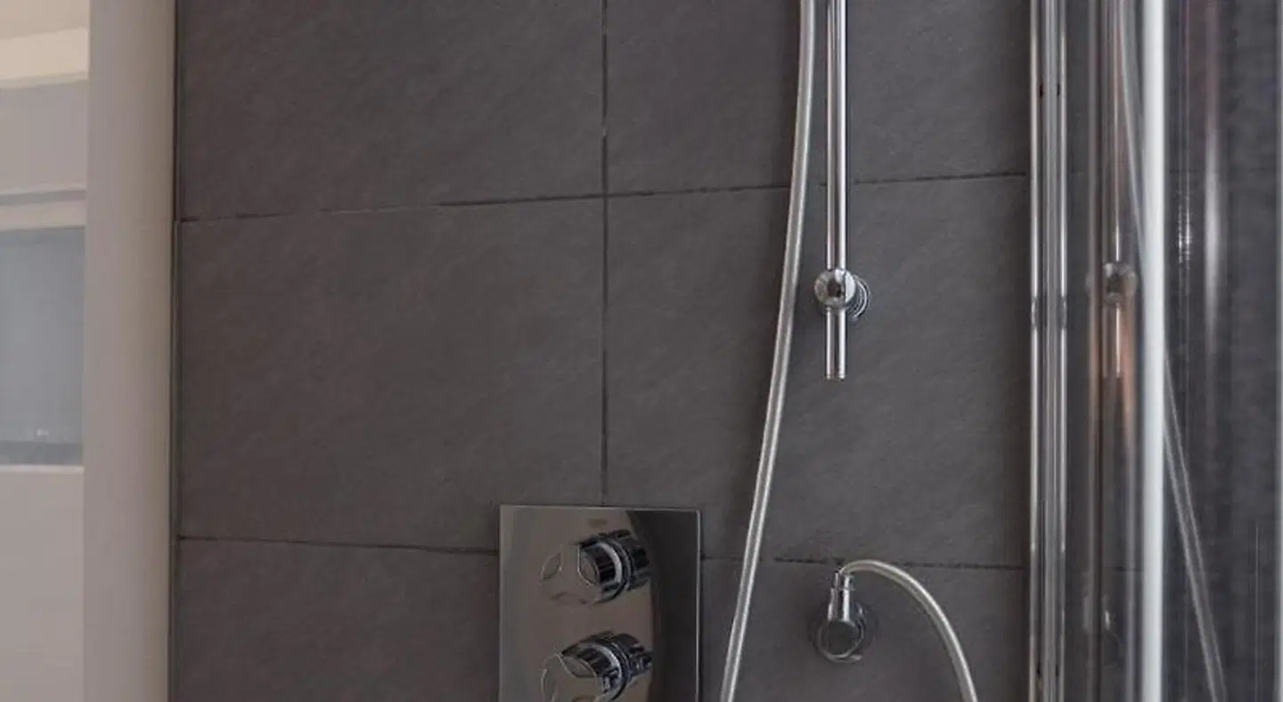 Park Grand Mayfair BATHROOM