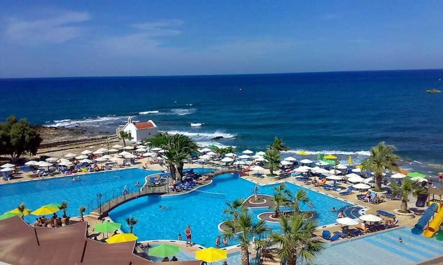 Eri Beach & Village OUTDOOR_POOL
