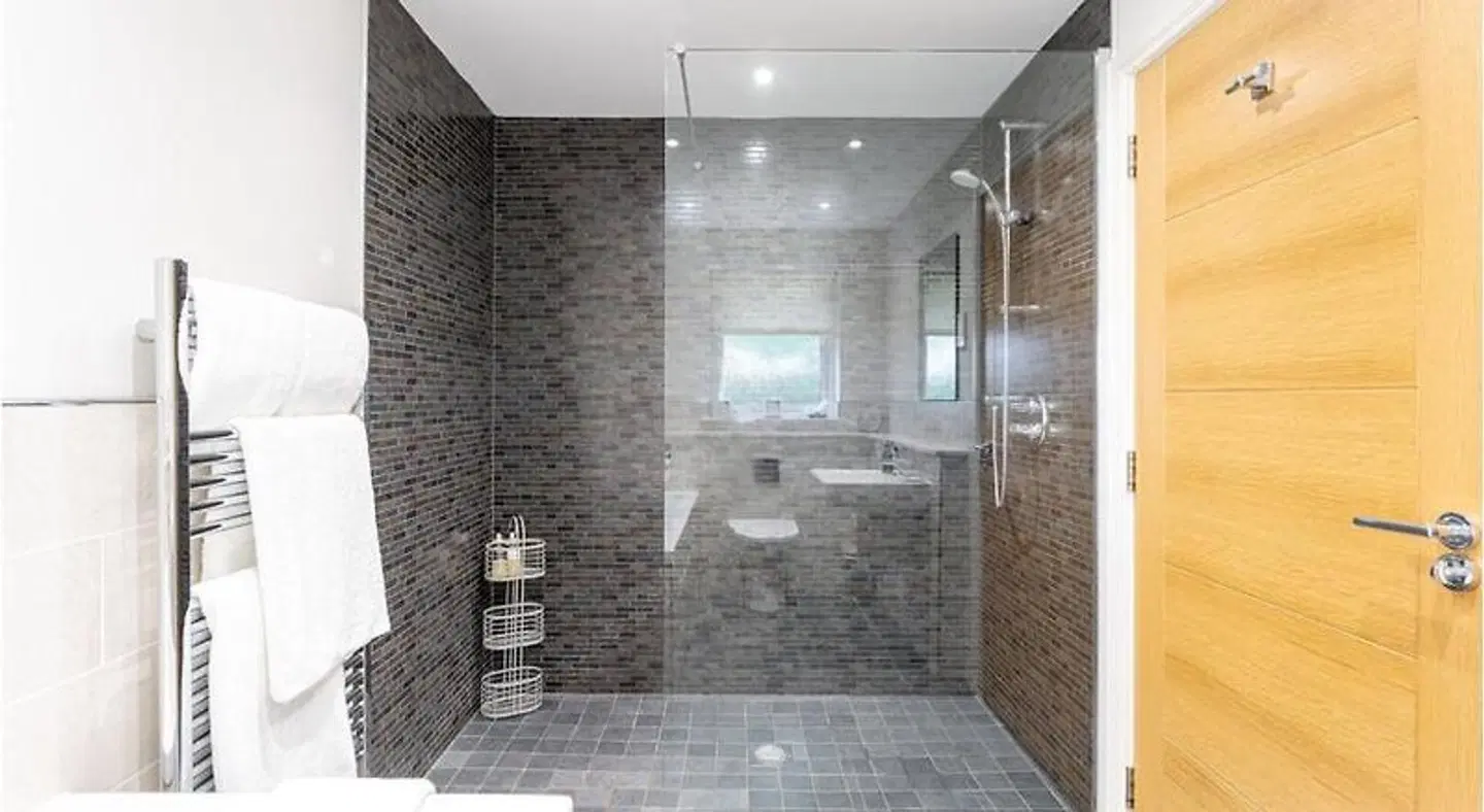 Sandown House B&B BATHROOM