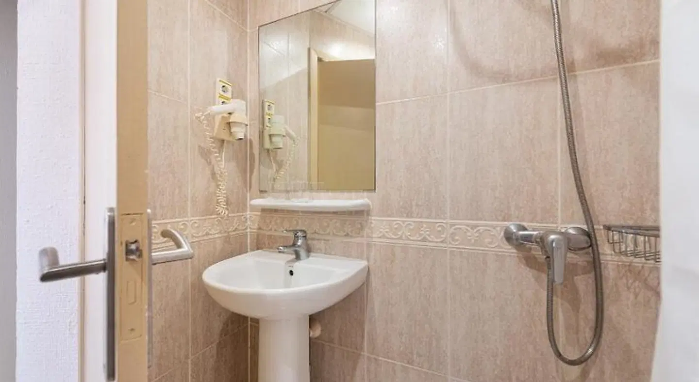 Playas del Rey BATHROOM