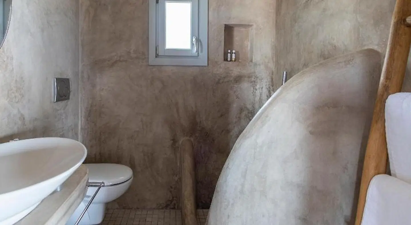 PROVALMA STUDIOS BATHROOM