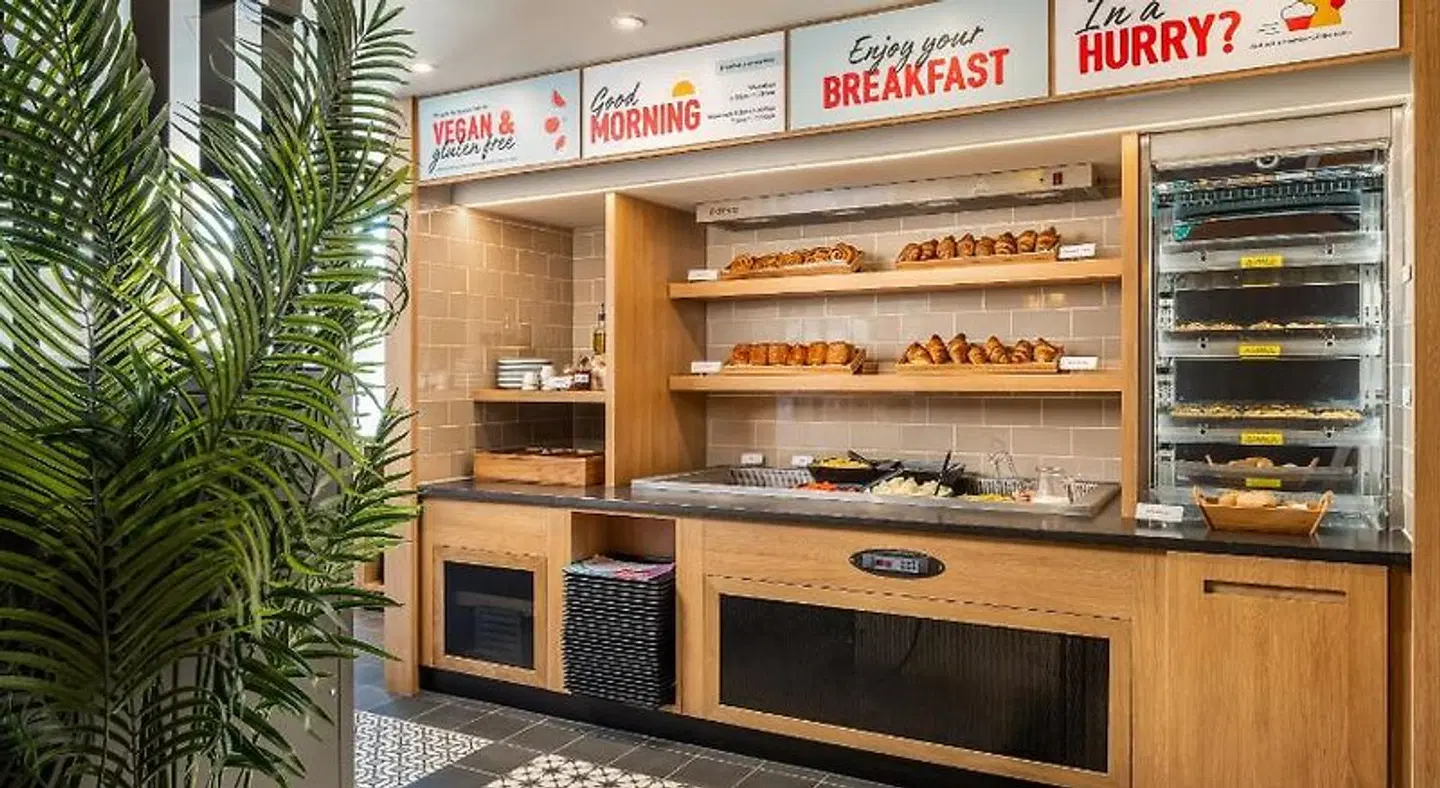 Point A Hotel London Canary Wharf EXTERIOR