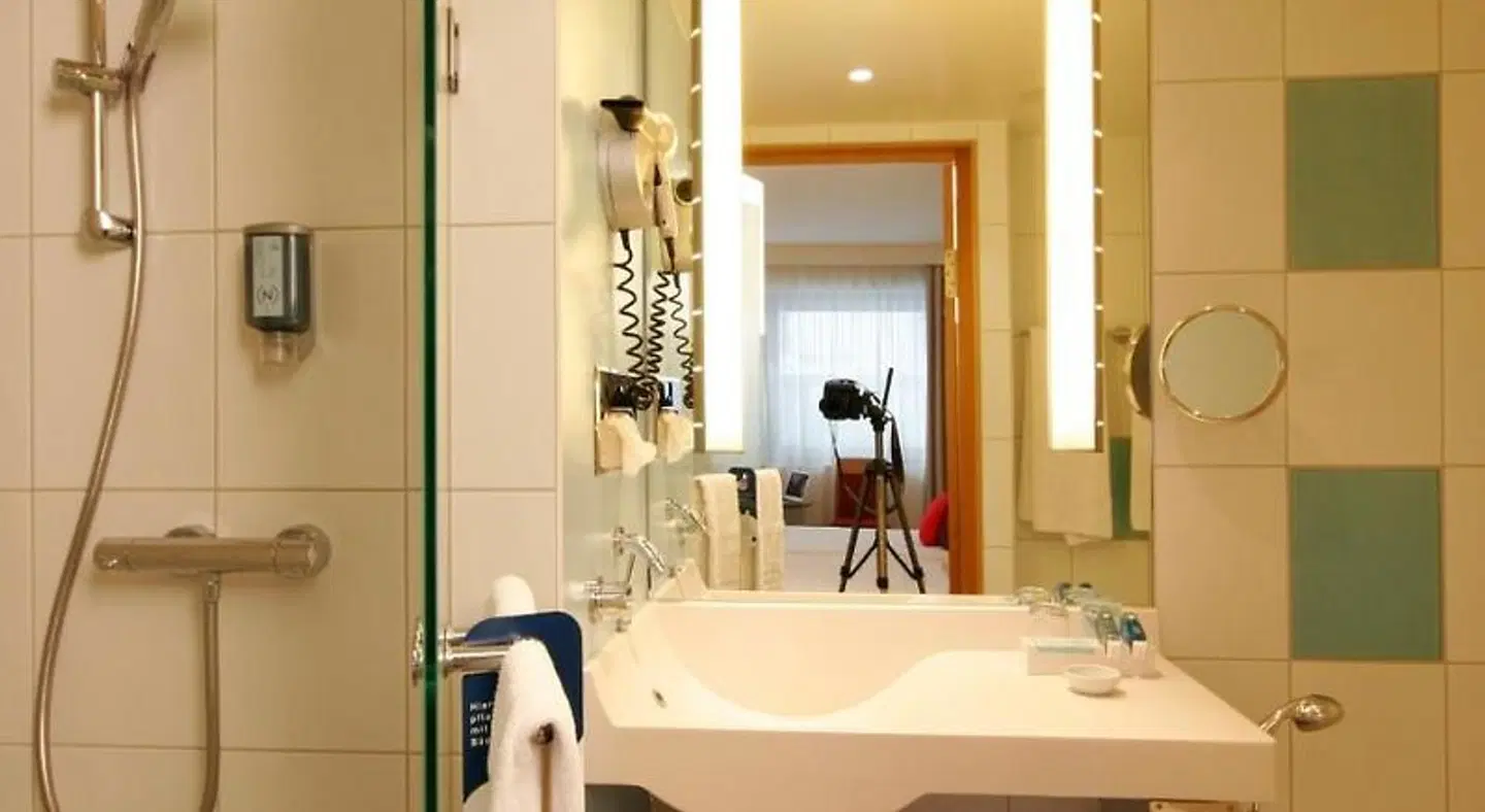Novotel Aachen City Hotel BATHROOM