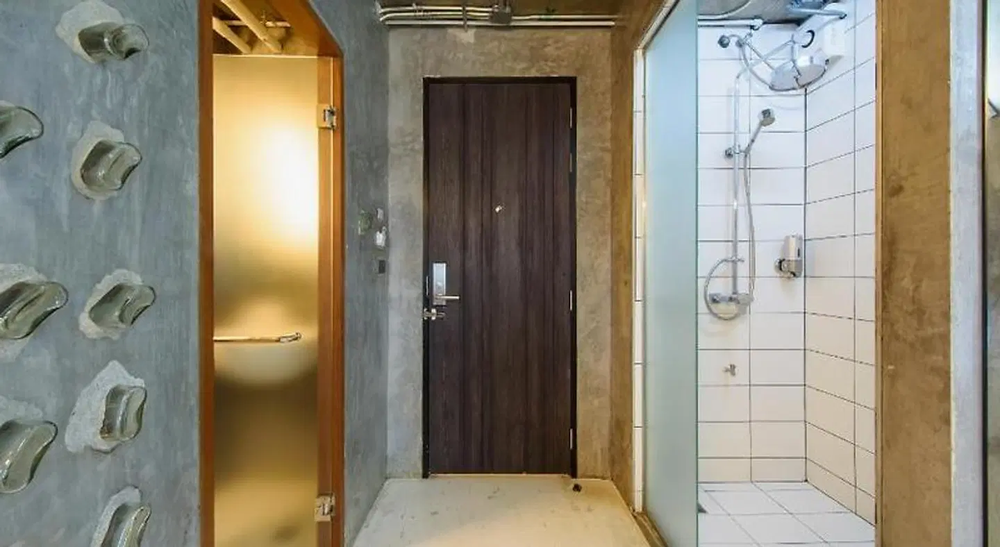 We Terminal Hotel BATHROOM