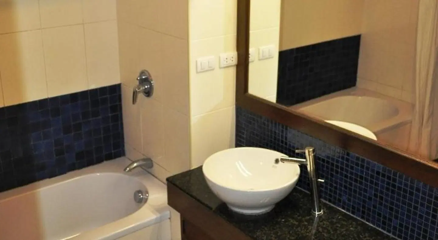 Coconut Beach Resort BATHROOM