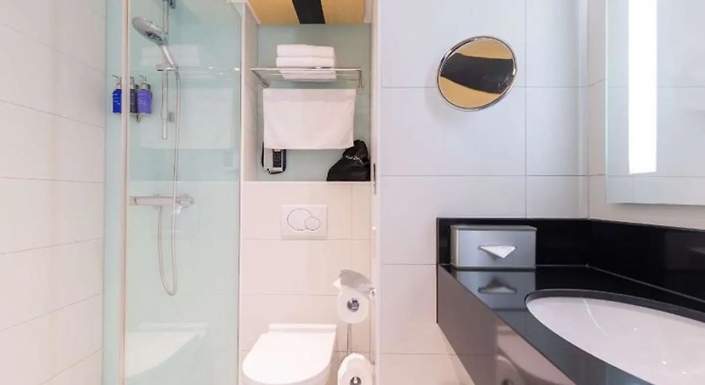 Radisson Blu Hotel, Amsterdam City Center BATHROOM