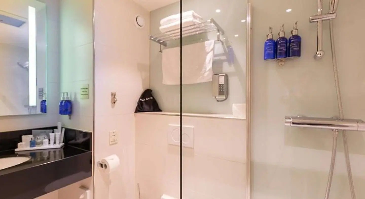 Radisson Blu Hotel, Amsterdam City Center BATHROOM