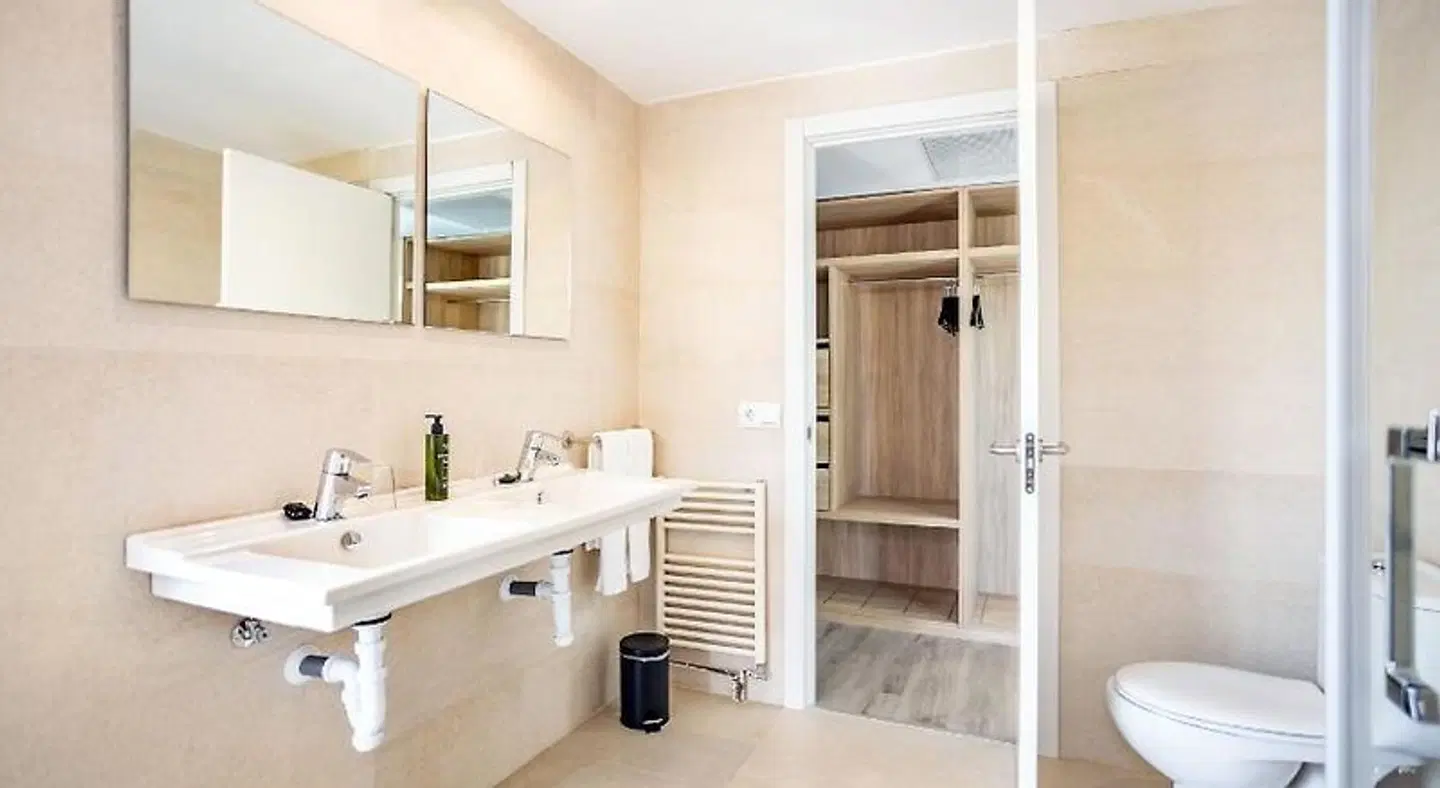 Morlans Garden BATHROOM