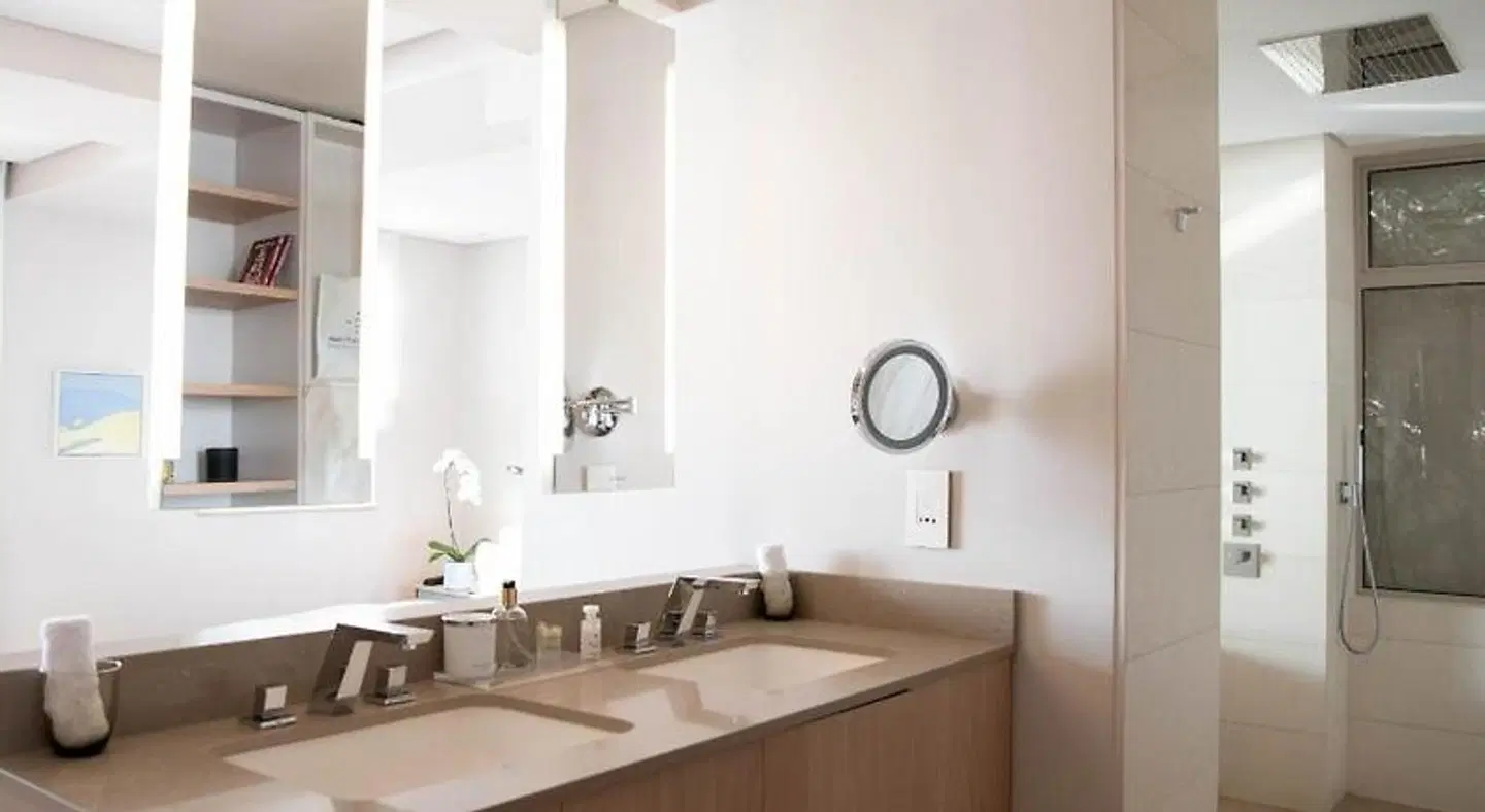 Compass House Boutique Hotel BATHROOM