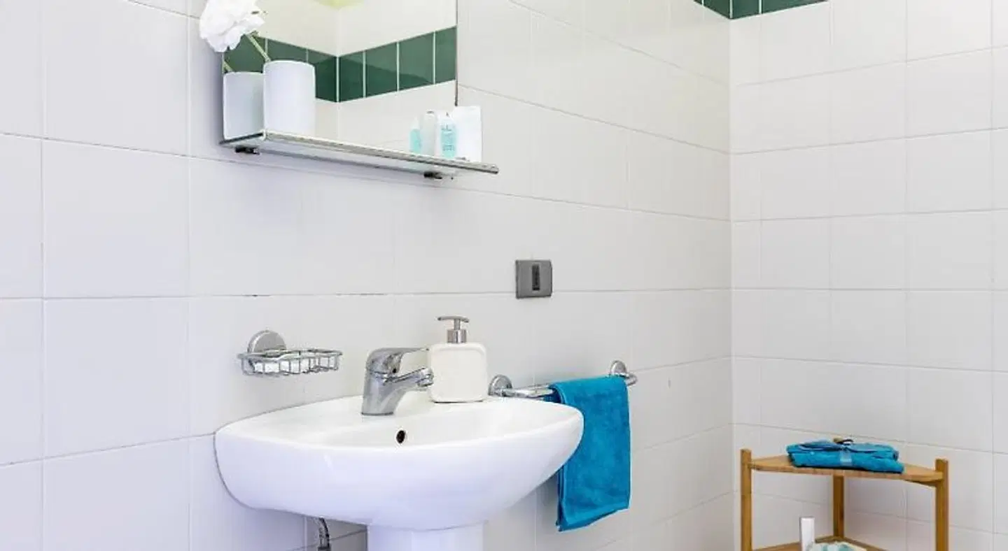 Ostello San Filippo Neri BATHROOM