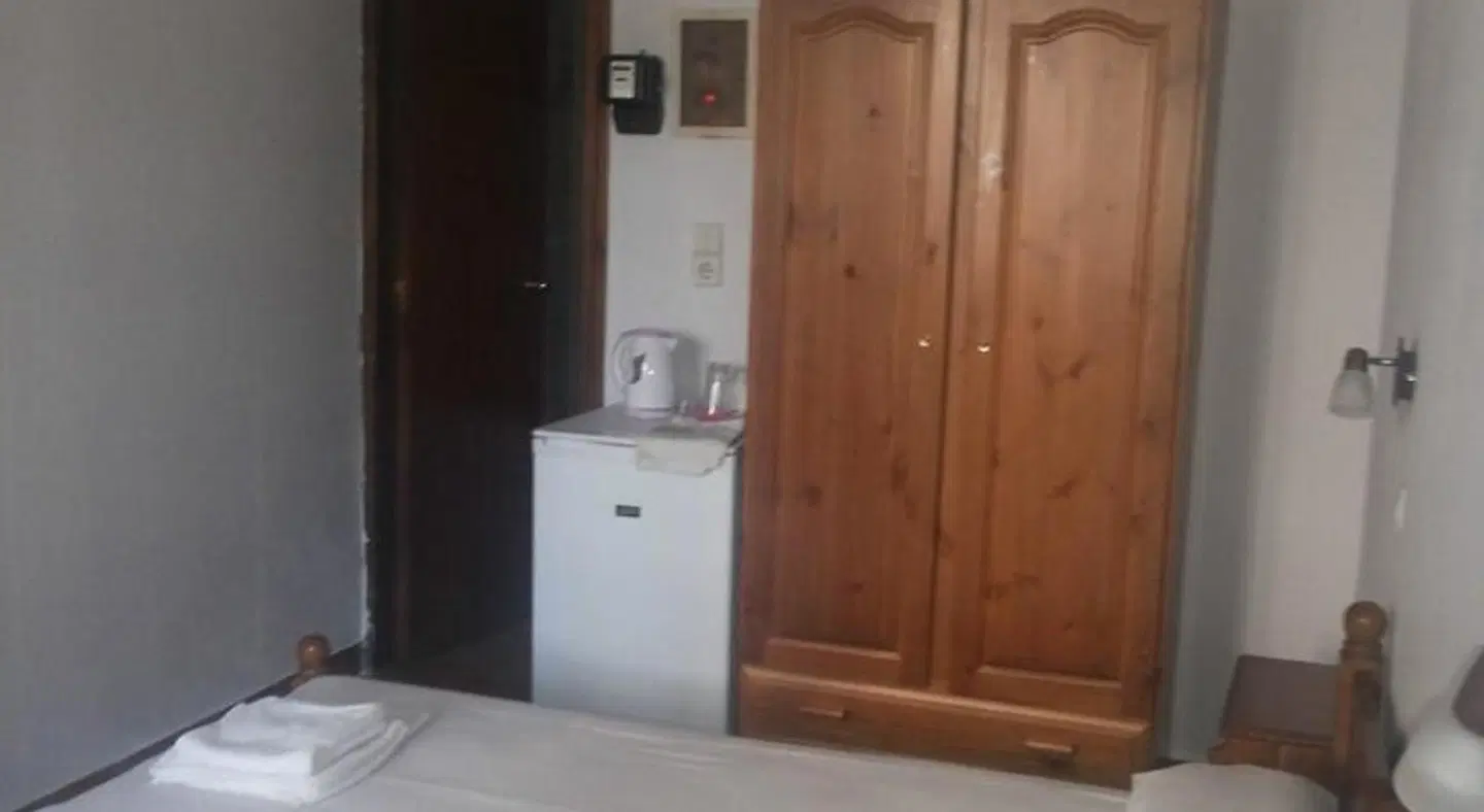 Stelios Rooms BATHROOM