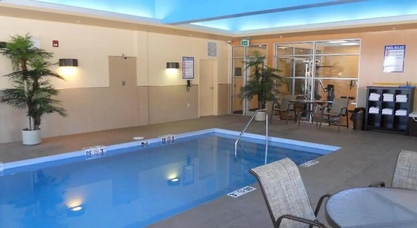 Best Western Plus, Bathurst Hotel & Suites INDOOR_POOL