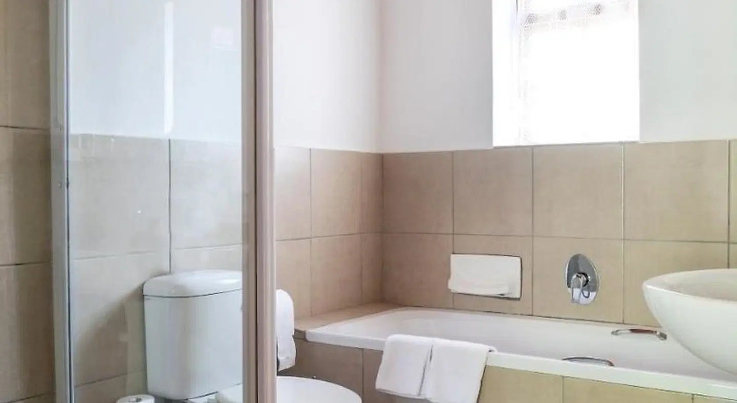 Houw Hoek Hotel BATHROOM