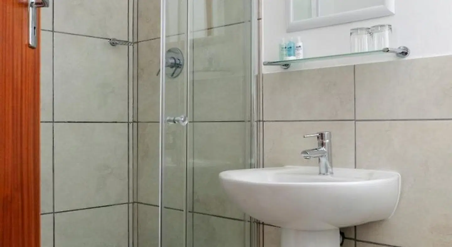 Houw Hoek Hotel BATHROOM
